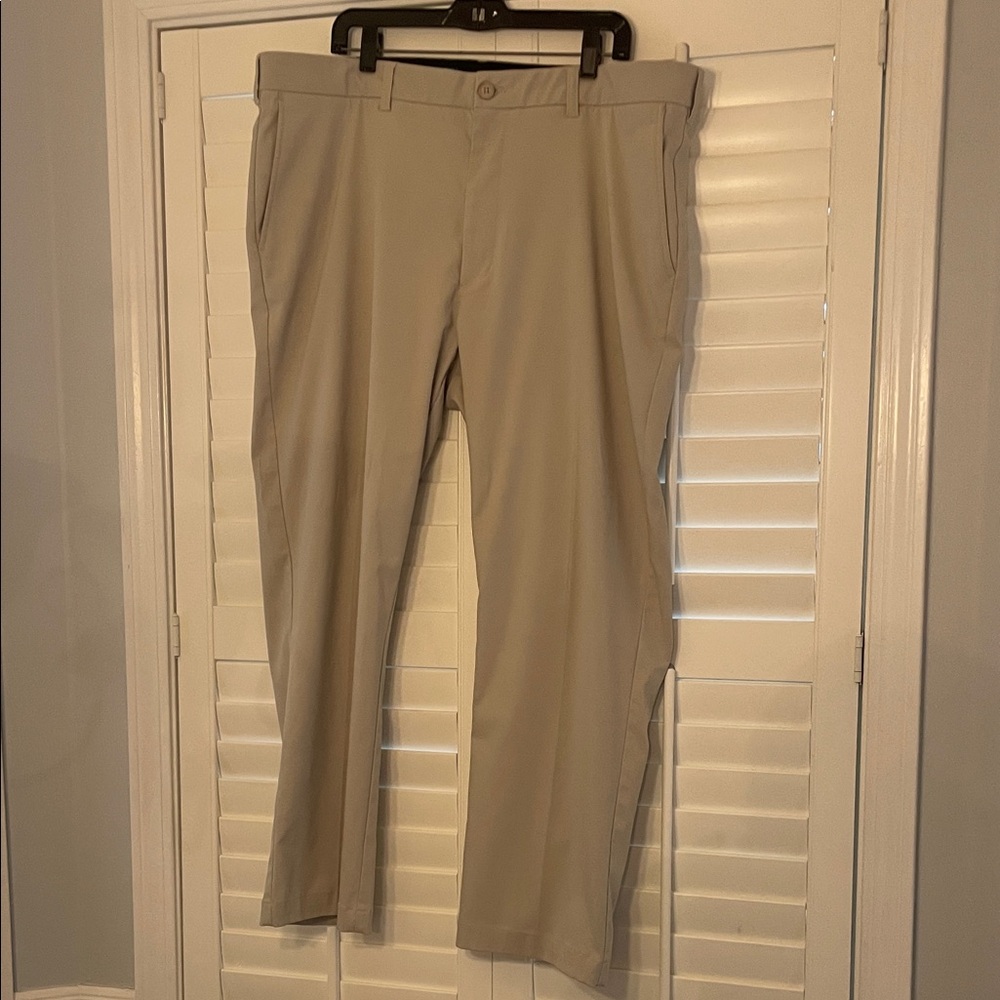 Roundtree & Yorke Men's Khaki Flat-Front Chinos - Light Tan